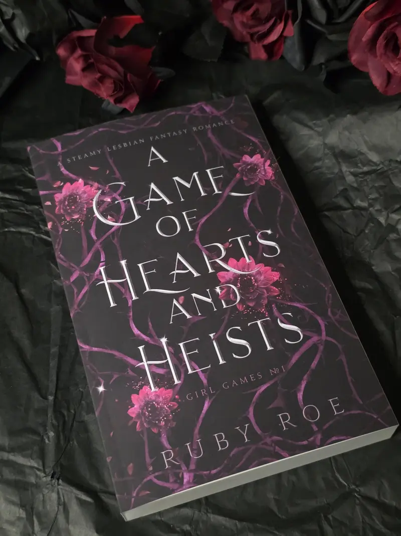 A Game of Hearts and Heists (Girl Games #1), by Ruby Roe (softback, english edition)