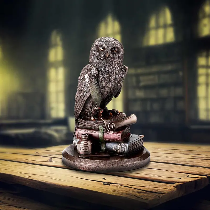 An Owl's Tale-figur - Bedårande ugglestaty för samlare