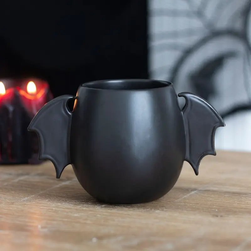 Bat Wing Ceramic Mug – Gotisk svart keramikmugg med fladdermusvingar, 300 ml