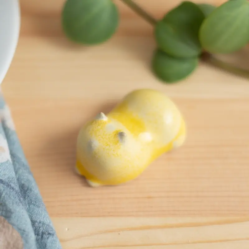 Chopstick rest - Cat, glazed sunshine yellow