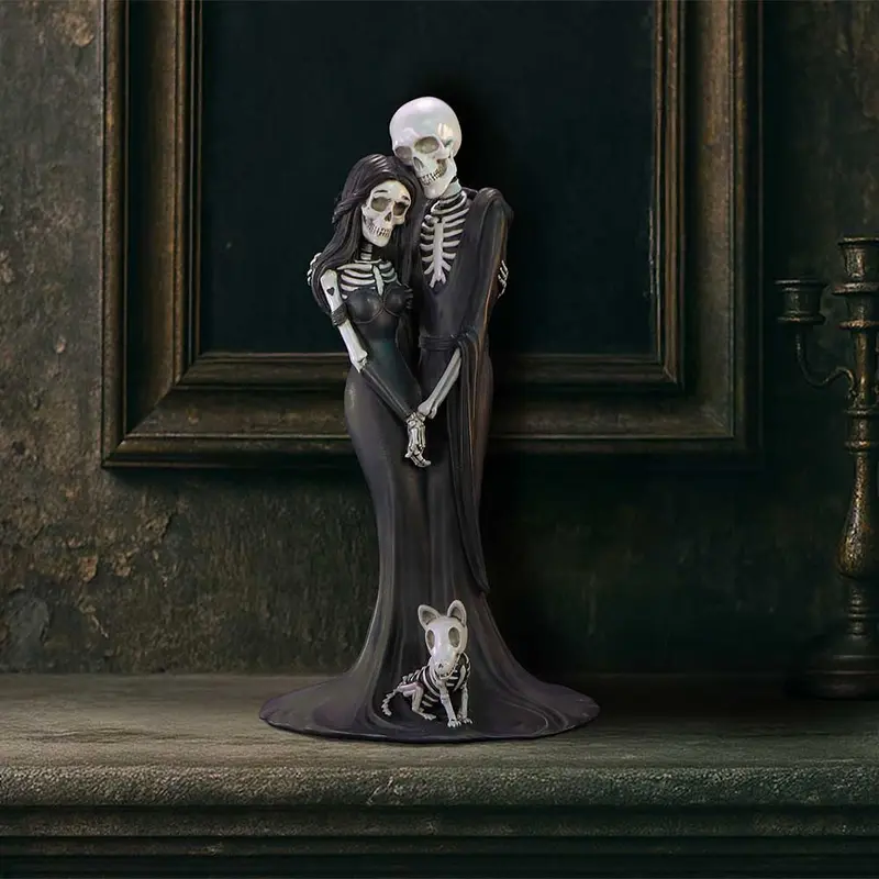 Eternal Companion – Gotisk skelettfigur med kärlekspar och hund