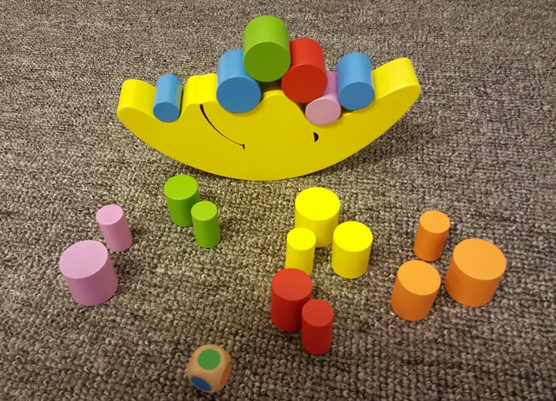 Månlek spel i trä