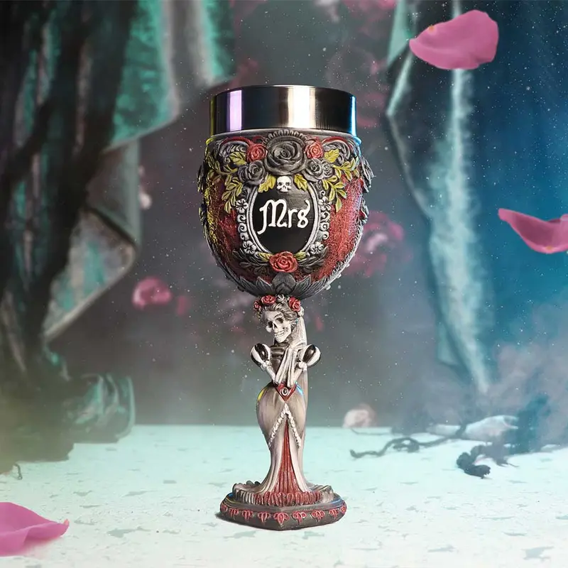 Mrs. Goblet - Handmålad Resin-bägare 21cm