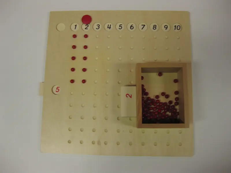Multiplikationsbräde inkl kort marker och träpärlor