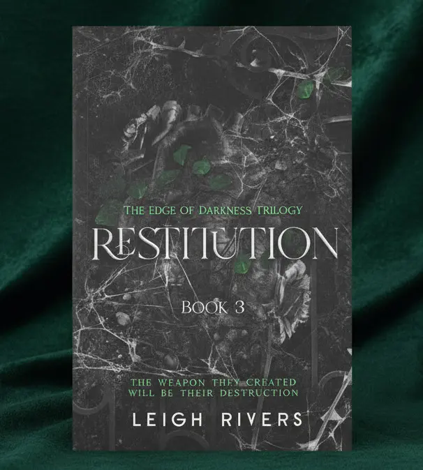 Restitution Deluxe Edition (The Edge of Darkness #3), Leigh Rivers (häftad, engelsk utgåva)