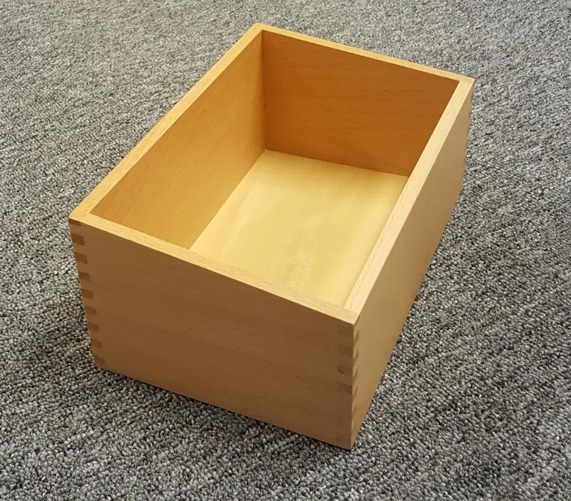 Trälåda 23 x 14 cm sluttande sidor