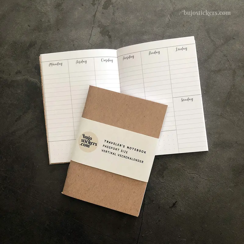 Traveler's Notebook – Passport size – Svensk Vertikal veckokalender 🇸🇪