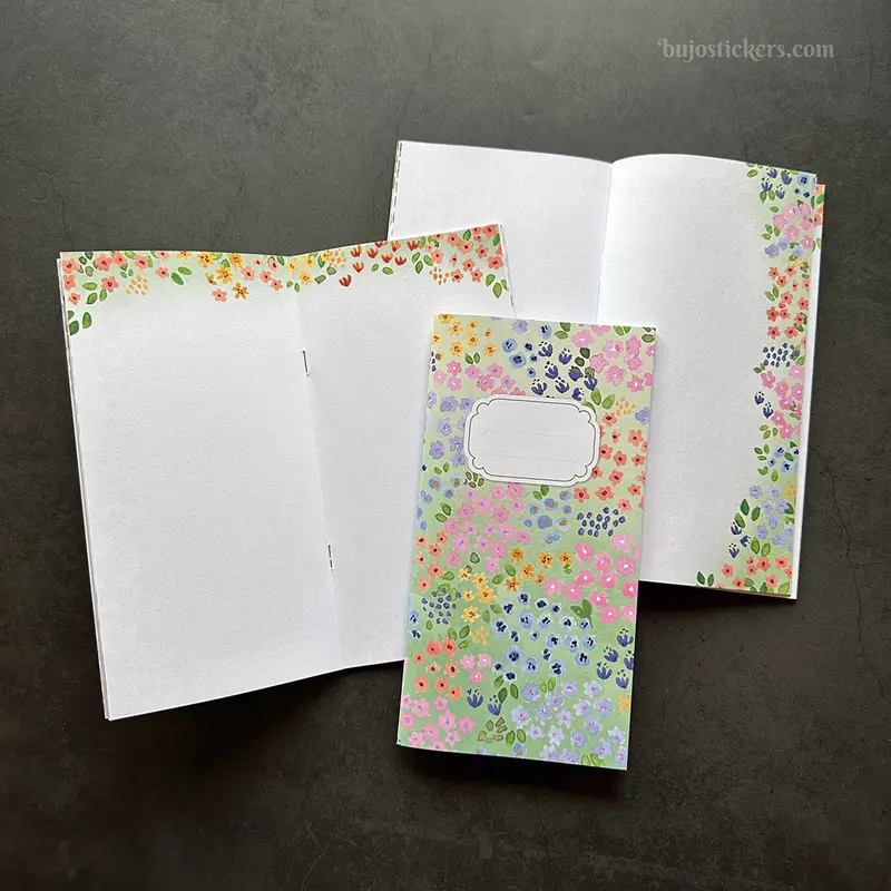 Traveler's Notebook – Regular size – Sweet florals – All pages unique!