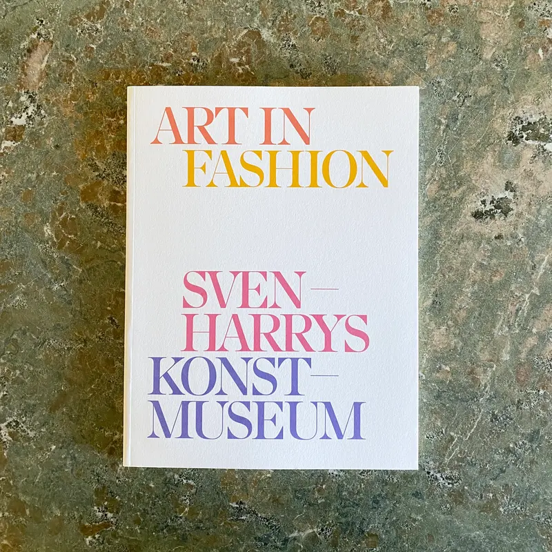 Utställningskatalog till "Art in Fashion"