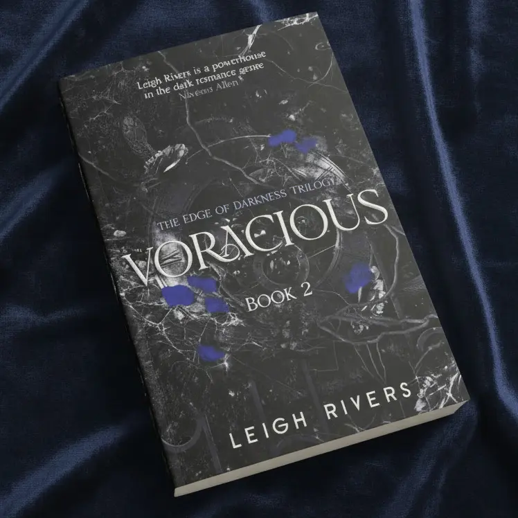 Voracious (Edge of Drakness #2) (Deluxe Edition), by Leigh RIvers (softback, english edition)